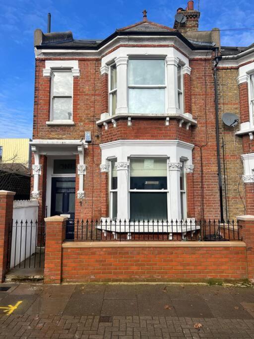 Four Bedroom Modern Victorian Wandsworth House London Eksteriør billede