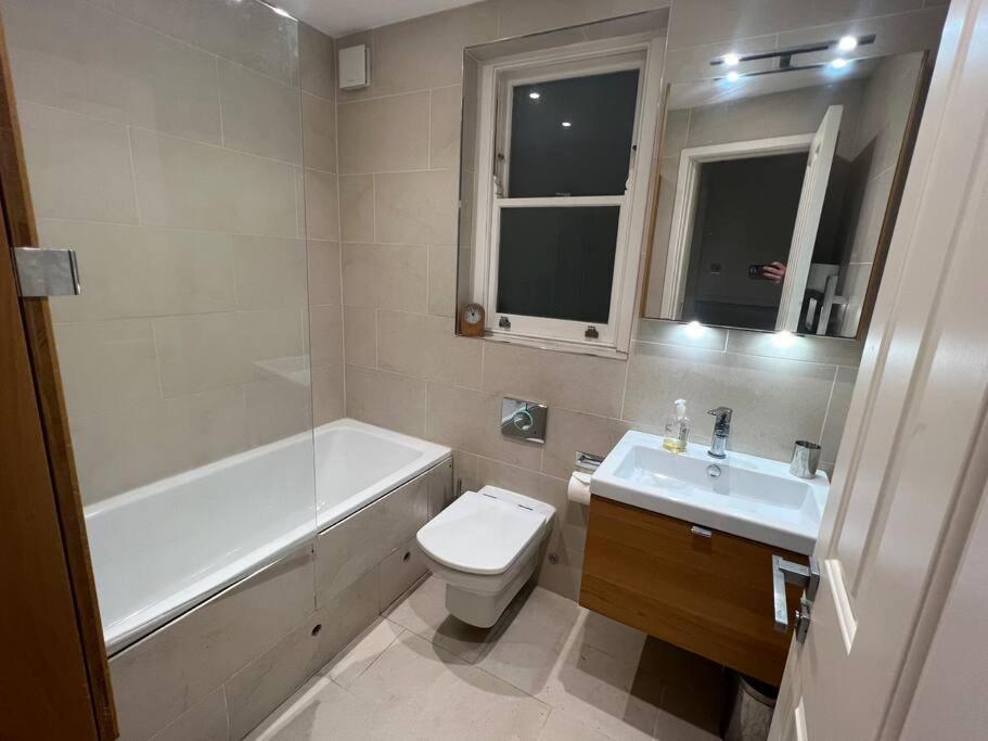 Four Bedroom Modern Victorian Wandsworth House London Eksteriør billede
