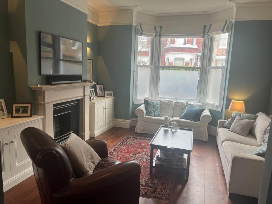 Four Bedroom Modern Victorian Wandsworth House London Eksteriør billede